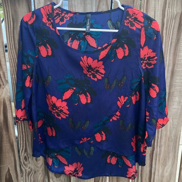 RUNWAY STORY BEAUTIFUL BLUE FLORAL HIGHLOW WITH WRAP STYLE FRONT BLOUSE SIZE M - Picture 1 of 11